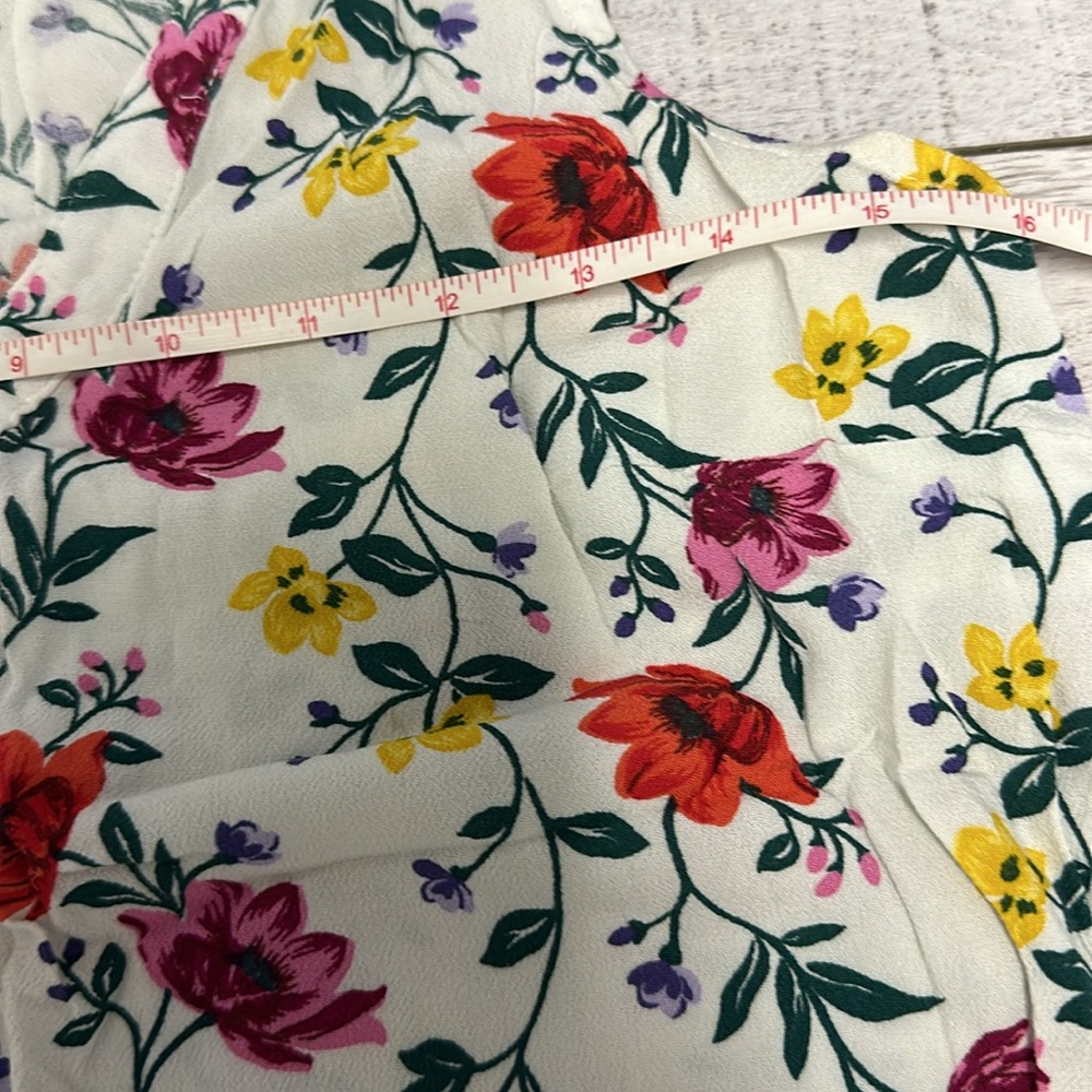 Old Navy  Sleeveless V-Neck White Floral Blouse - Picture 6 of 9
